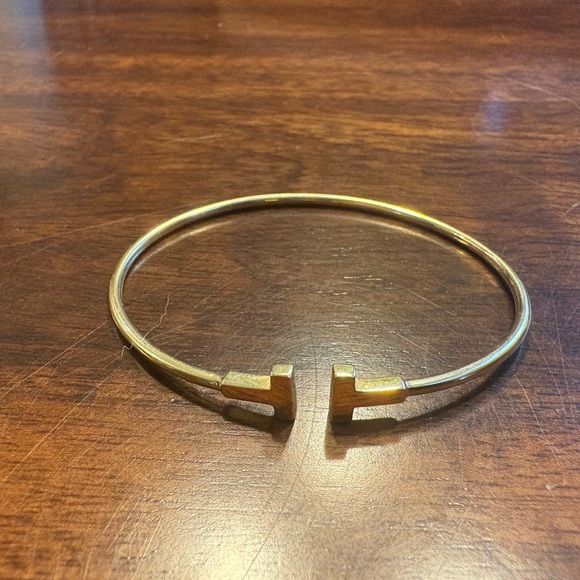 Tiffany T Wire Bracelet in 18K Yellow Gold - Picture 1 of 9